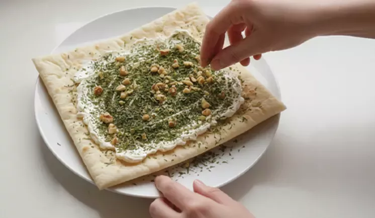 نان و پنیر و گردو