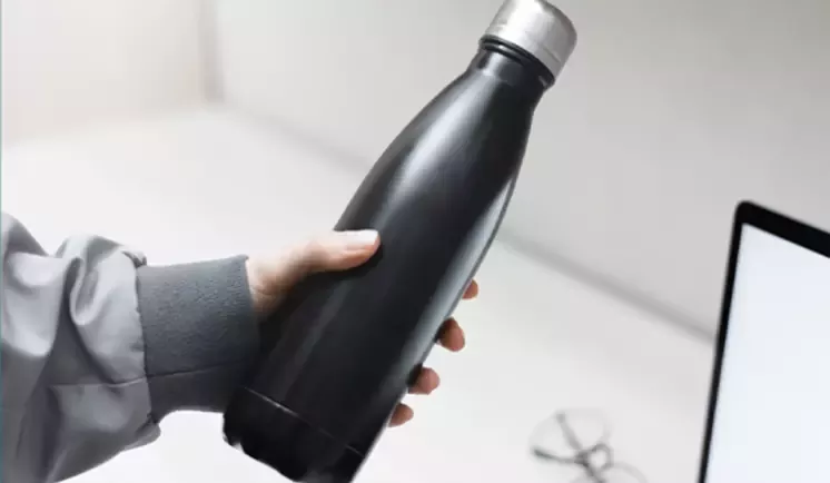 استفاده از بطری‌های آب چندبار مصرف و شخصی اعضای خانواده